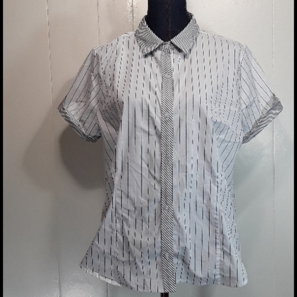Liz Claiborne Tops - Liz Claiborne career vertical striped blouse XL